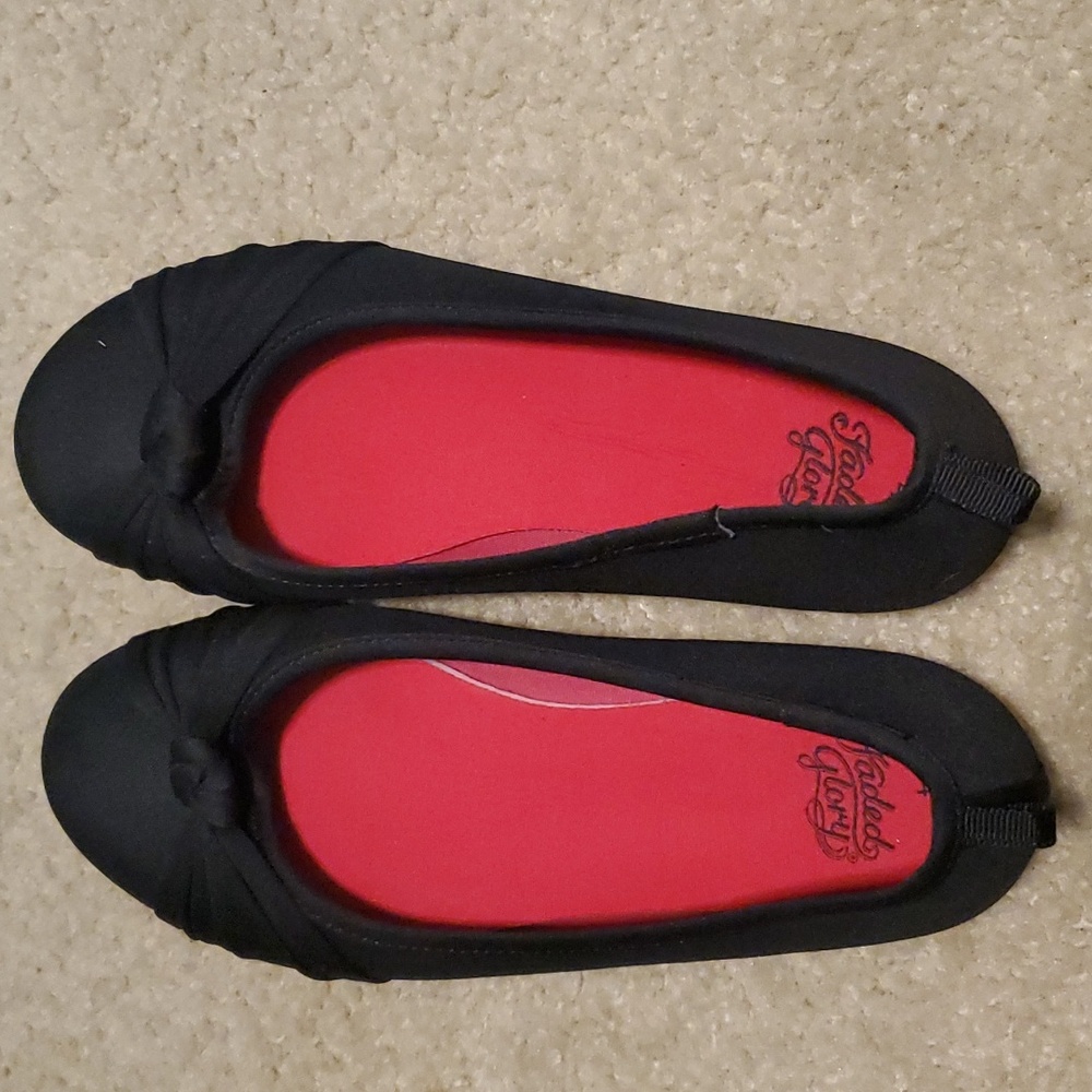 Adorable, super soft flat dress shoes